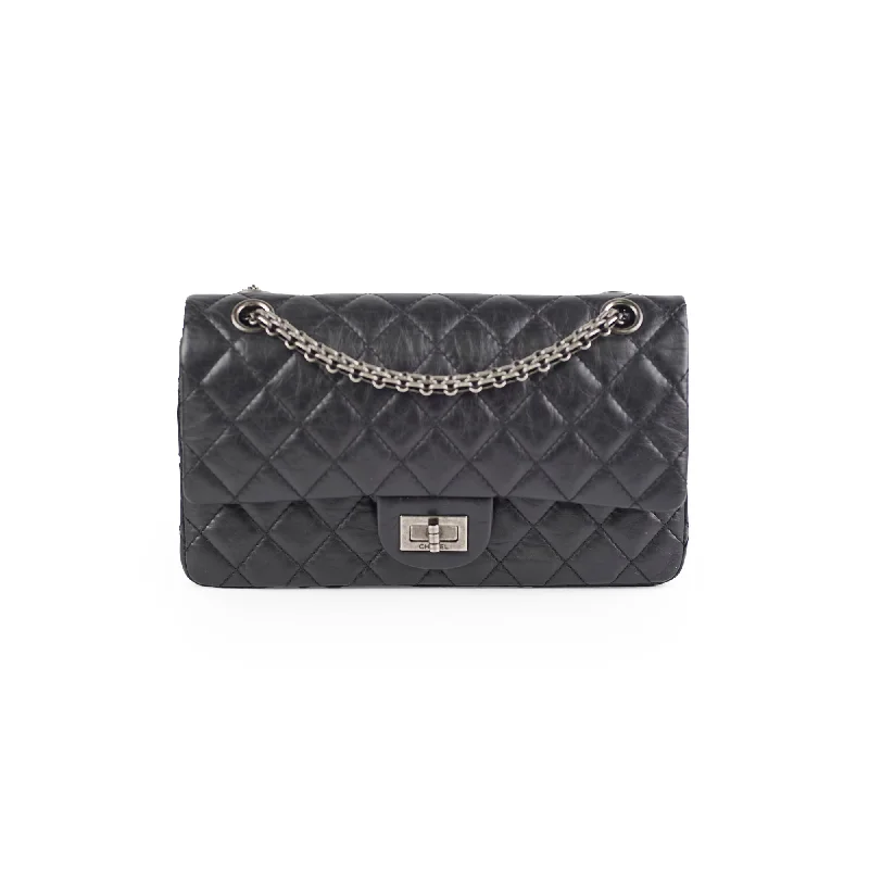 HOLD CV Chanel Reissue 225 Calfskin Black